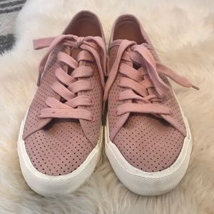VGUC Universal Thread Blush Sneakers 👟